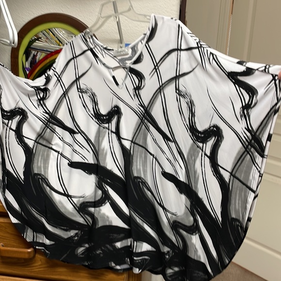 Dressbarn Blouse w/Butterfly Sleeves - Picture 5 of 7